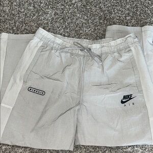 Nike Men’s two-toned grey & cream pants